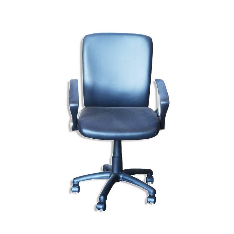 Silla giratoria, forro de vinil negro
